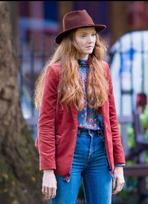 全程无表情 超模莉莉-科尔 造型秀大长腿【图】