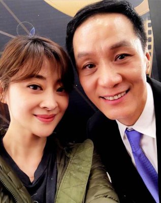 童年阴影！梅婷晒与冯远征合影
