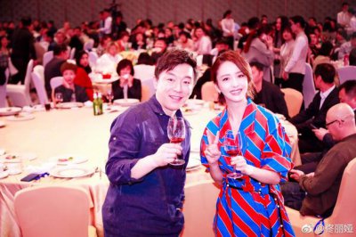 佟丽娅和黄渤聚餐：兑现速度快